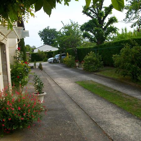 Domaine De Monein Bed & Breakfast Saint-Andre-de-Cubzac Exterior photo